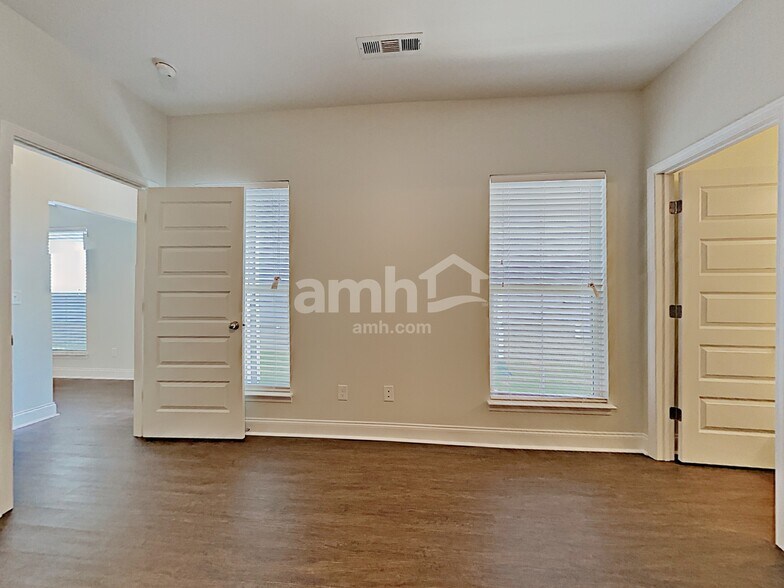 Building Photo - 5342 Tupelo St