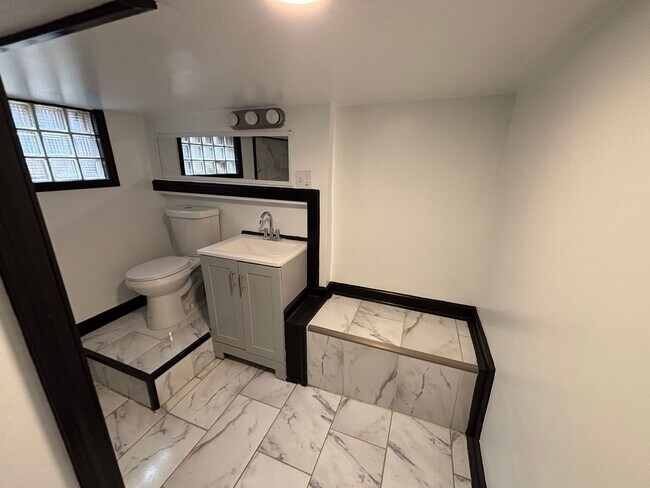 Building Photo - 3 bedroom 1.5 bathroom for rent in Arlington