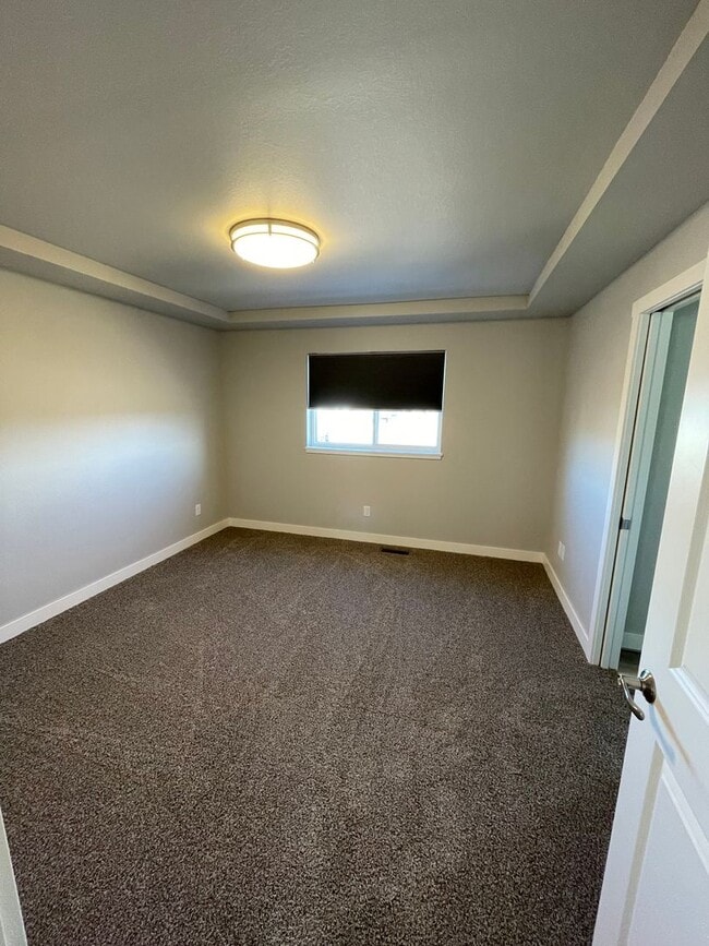 Building Photo - ~Applications Pending~ Newer 4 Bed, 3 Bath, 3 Car Garage Home for Rent