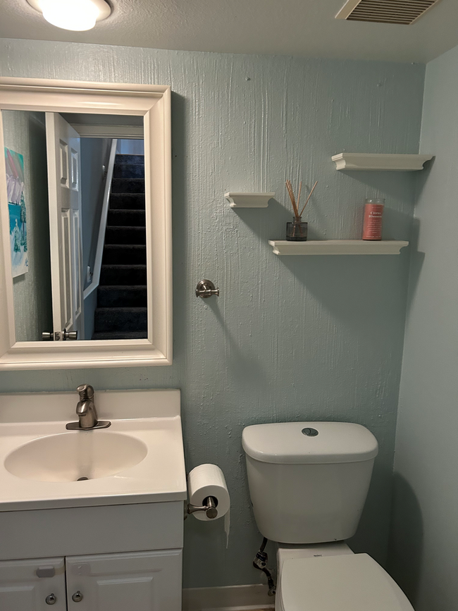 Building Photo - Welcome to your dream home in Hayward