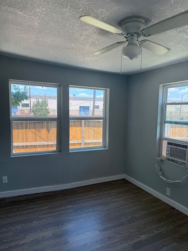 Building Photo - Large 1-bedroom home with private patio!