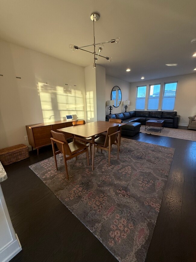 Building Photo - 3109 Elm Ave