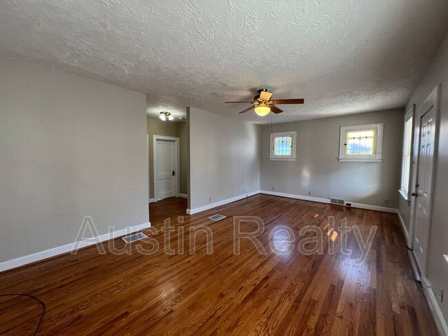 Building Photo - 6221 Fyler Ave