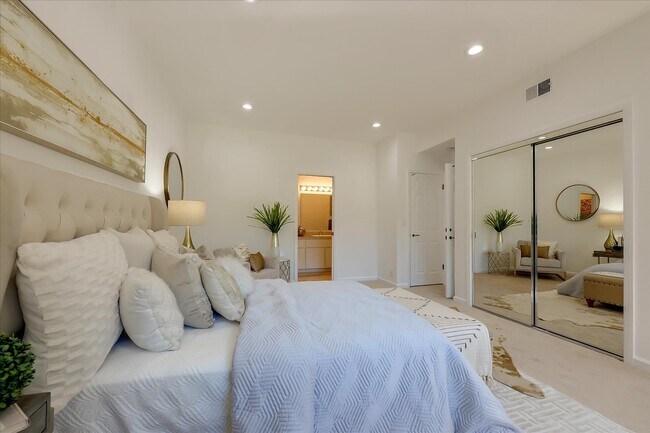 Building Photo - 1150 Pine St