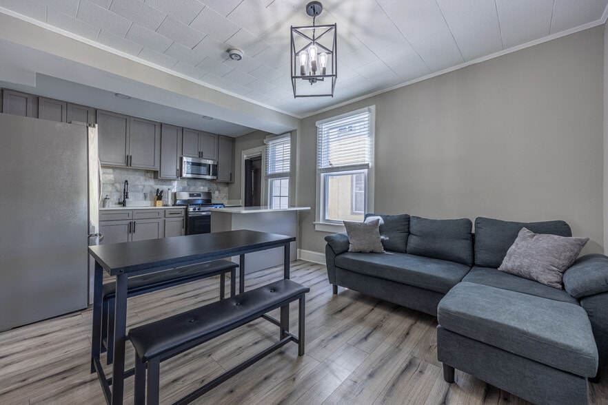 Building Photo - 3707 37th Pl