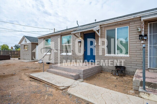 Building Photo - Multi-Unit Space Available NOW!