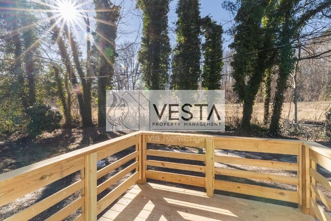 Building Photo - 555 Baldwin Ave