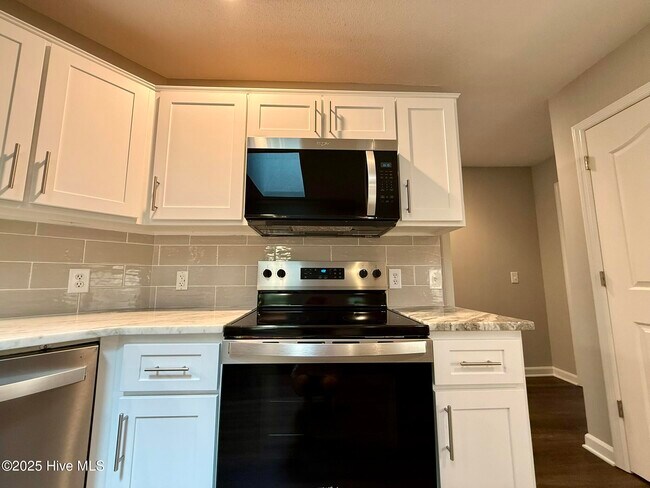 Building Photo - 1475 Monticello Dr