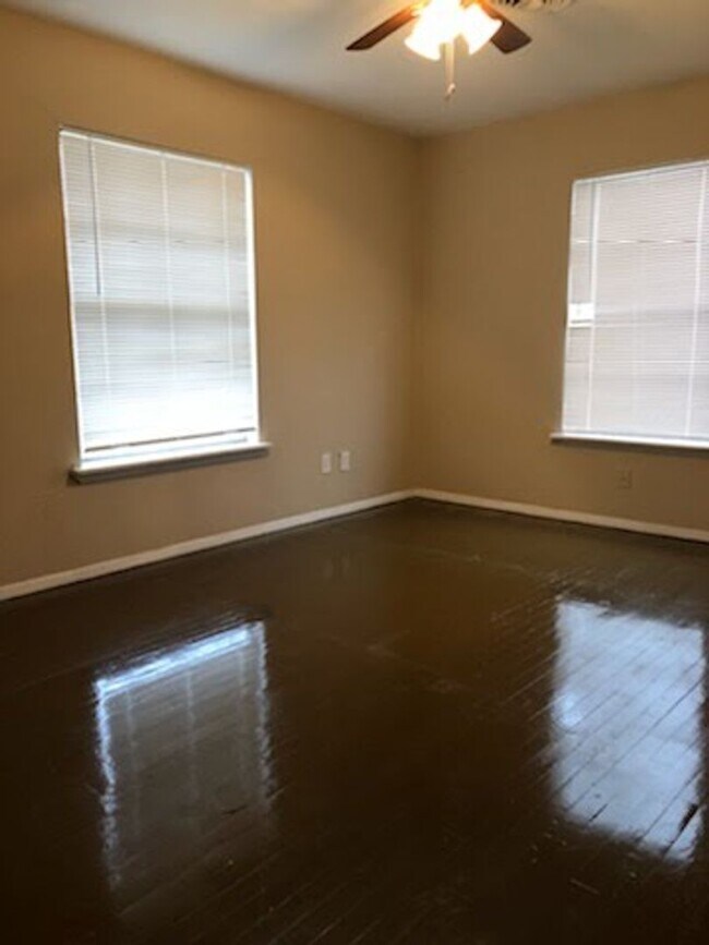 Building Photo - Cozy Home Only 10 Mins from Downtown San Antonio