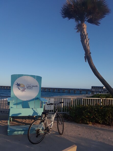 Building Photo - 1516 S Lakeside Dr