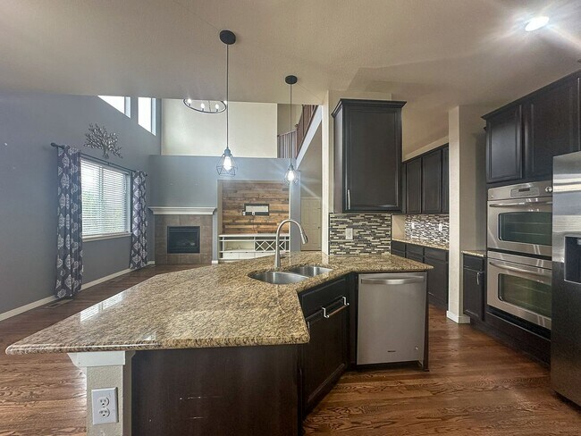 Building Photo - This 4bd home is waiting for you!