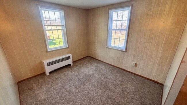 Building Photo - $1,600 Farmhouse Palmyra 4 bedroom 1.5 bath