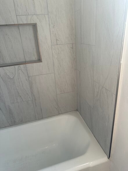 Bath Tub - 2305 Hauser Blvd