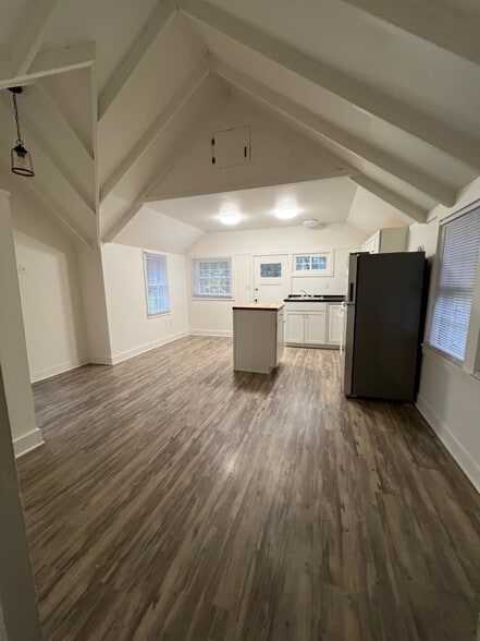 Building Photo - 826 Dryden Rd