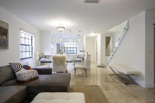 Building Photo - 576 Westree Ln