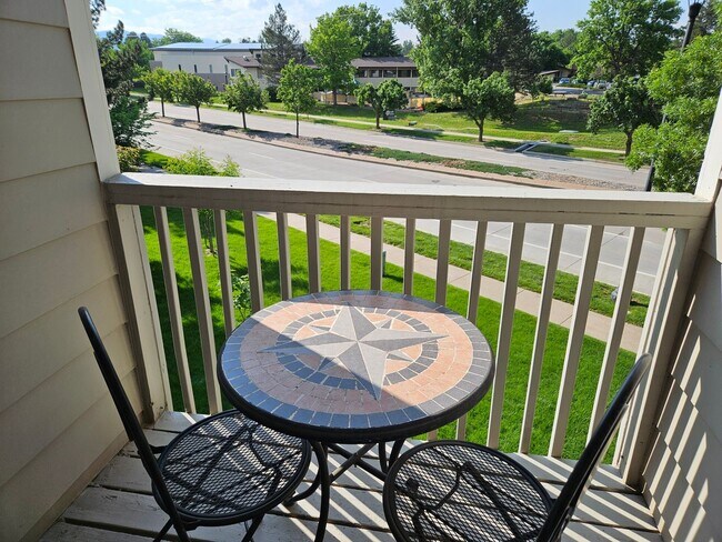 Building Photo - Updated Fort Collins Townhouse with Garage, Private Balcony & Central Location!