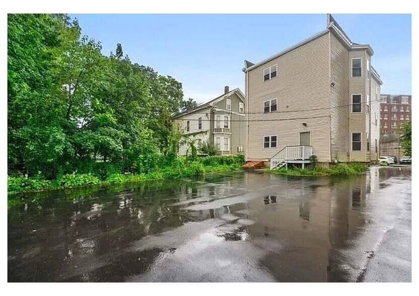 Building Photo - 23 Beale St