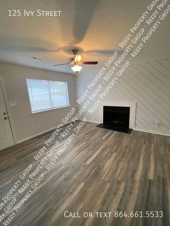 Building Photo - Converse Heights Townhouse - 2 bed / 1.5 bath