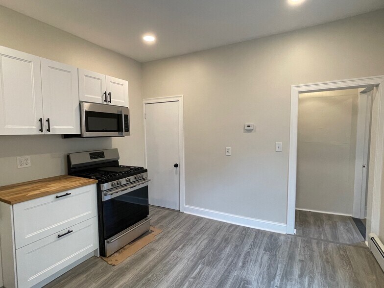 Building Photo - 26 Kenwood St