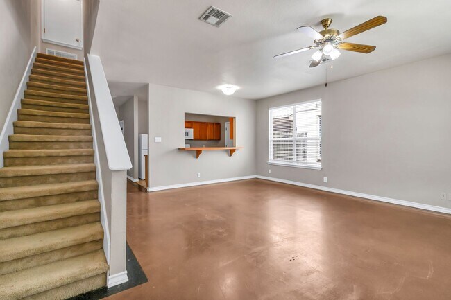 Building Photo - 200 Sandstone Dr