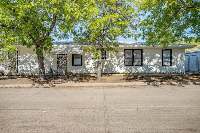 Building Photo - 3647 Washburn Ave