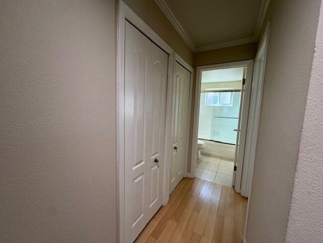 Building Photo - Wonderful 2 bedroom/2 bath lower level con...