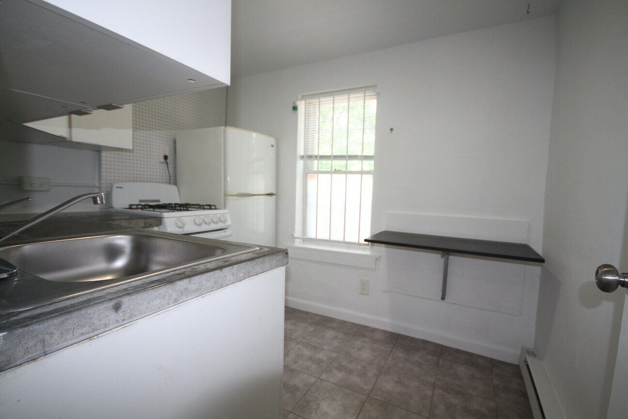 Kitchen Entry - 5131 W Girard Ave