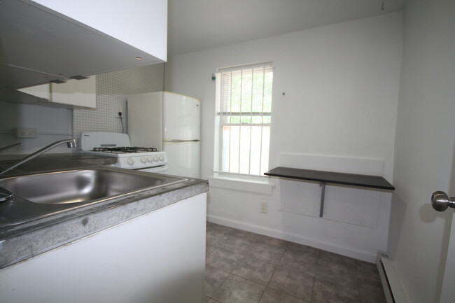 Kitchen Entry - 5131 W Girard Ave