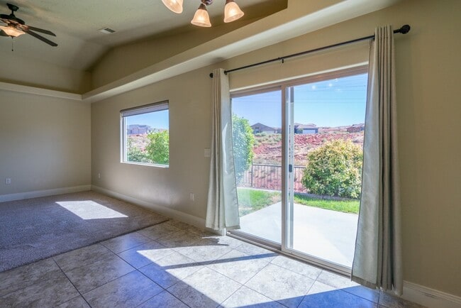 Building Photo - Pet Friendly-Beautiful 3 bed 2 bath home w...