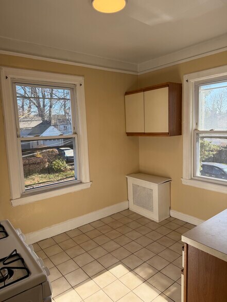 Building Photo - 45 Underhill St