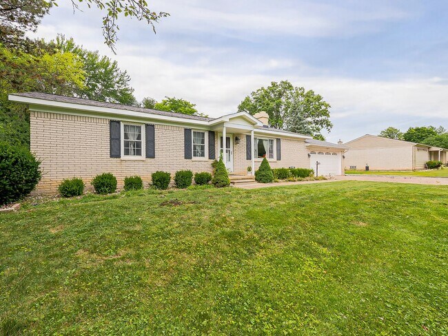 Building Photo - Your Private Retreat Just Minutes from Downtown South Lyon