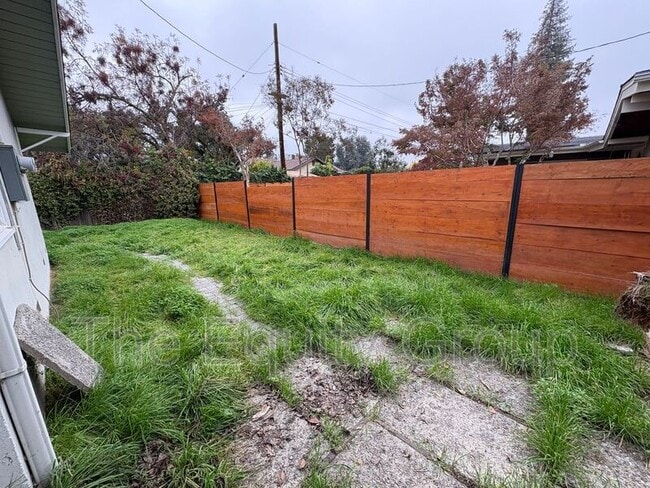 Building Photo - 1044 S Linda Vista St