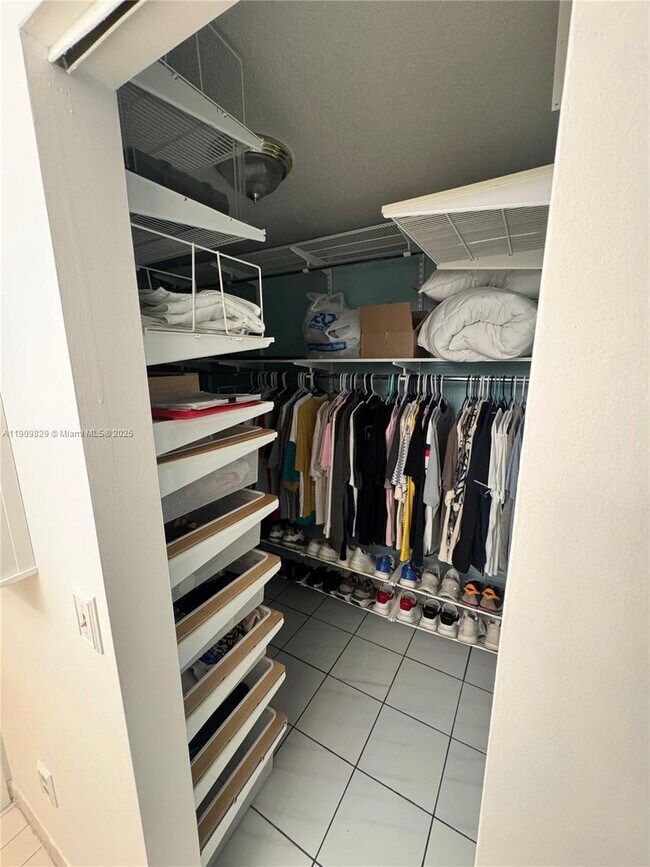 Building Photo - 9510 Southwest 151 Court