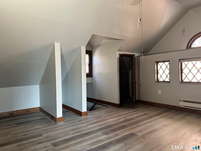 Building Photo - 1537 Chapel St