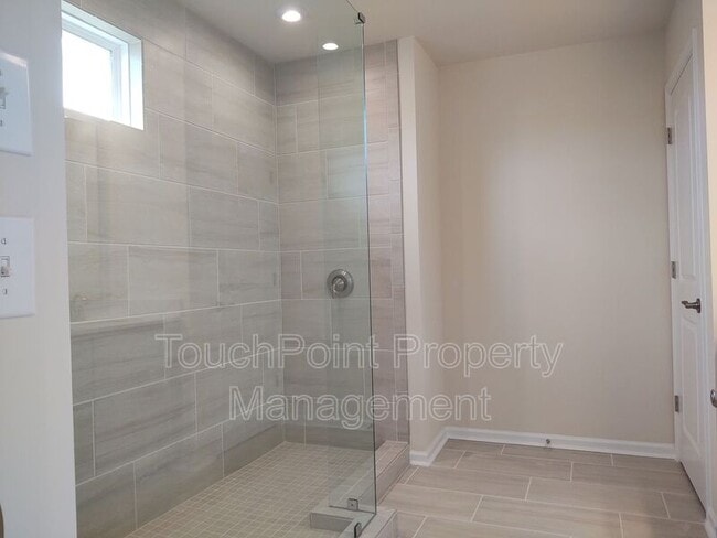 Building Photo - 23014 Clarabelle Dr