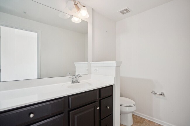 Building Photo - Stunning 2-Level Townhouse Condo in Sought...