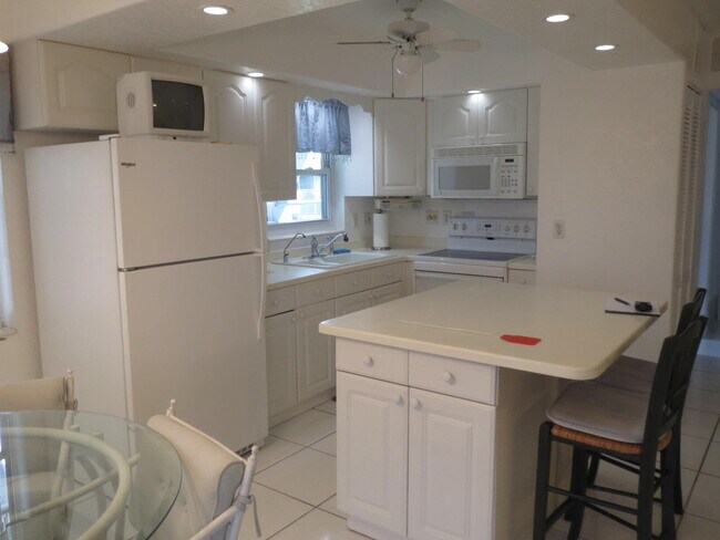 Building Photo - 184 Coventry H