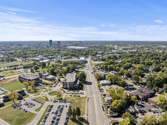 Building Photo - 528 Booker St