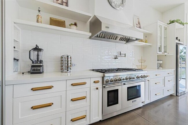 Building Photo - 7861 E Vía Marina