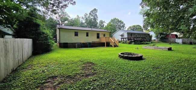 Building Photo - Cutest move-in ready brick ranch in Pfafft...
