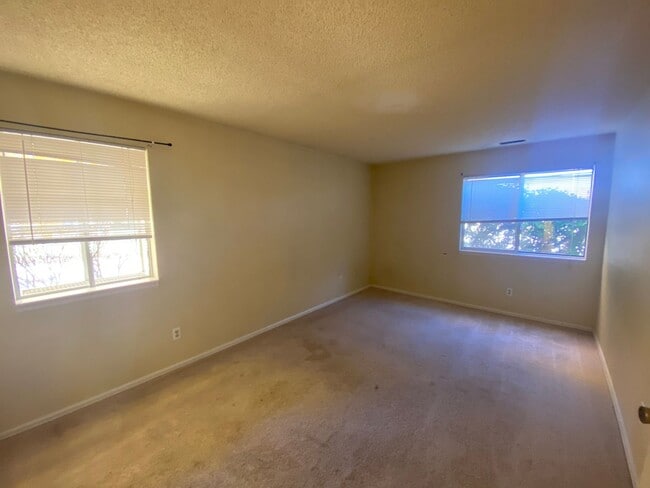 Building Photo - Inviting 2-bedroom, 2-bathroom condo