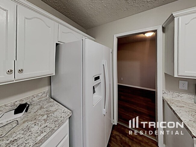 Building Photo - 289 Iris Dr