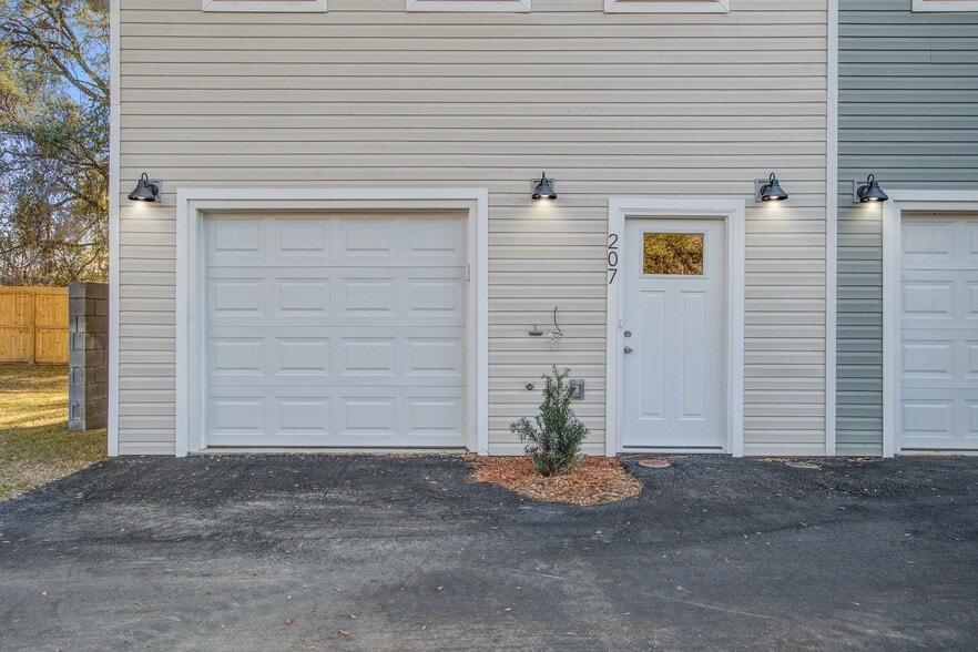Building Photo - 2161 W Jimtown Dr