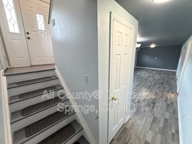 Building Photo - 1595 Luna Vista St