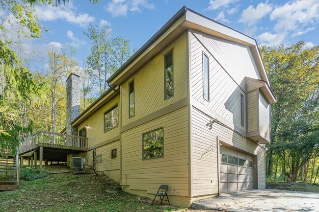 Building Photo - Spacious 4-Bedroom Home with 5 Full Baths ...