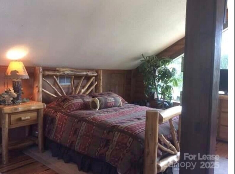 Loft bedroom - 1011 Lake Shore Dr