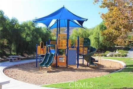 Building Photo - 8982 Dahlia Dr