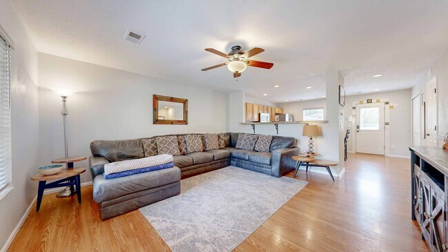Building Photo - 821 Benson Ln