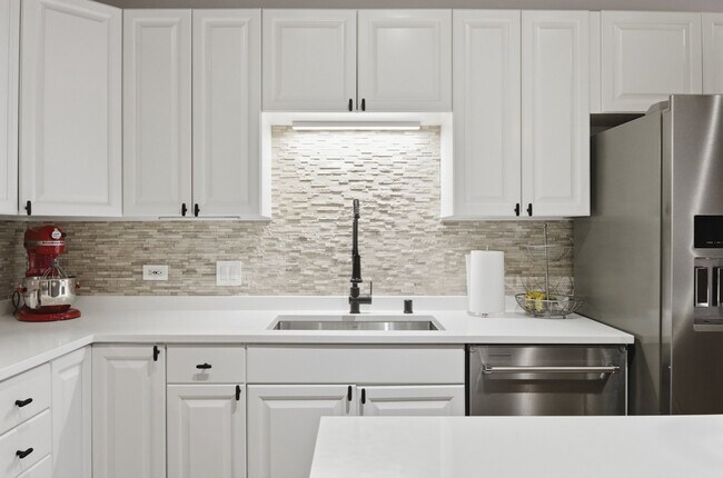 Building Photo - 520 W Huron St