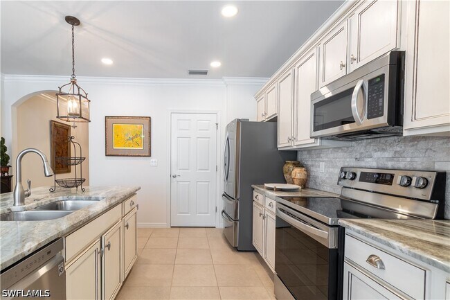 Building Photo - 26987 Wildwood Pines Ln